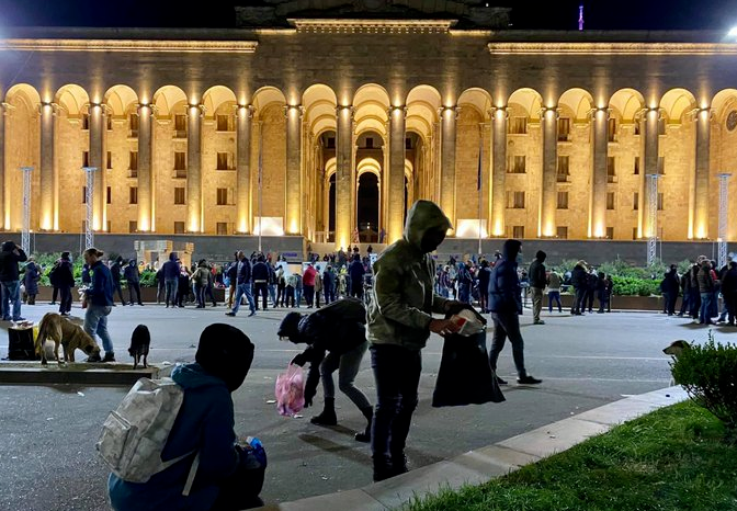 亚美尼亚国内危机，民众抗议要求总理下台：俄军认为自己出手及时
