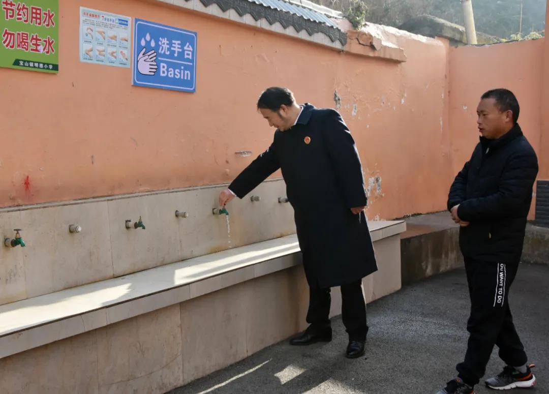 宣威检察官寒假前的叮嘱：一起学习法律吧！