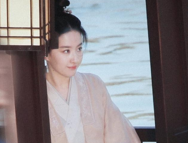 Liu Yifei old dawn kisses play road to reflect exposure fully, the collaboration crossing drama that Yang Guo follows small Long Nv is a bit sweet