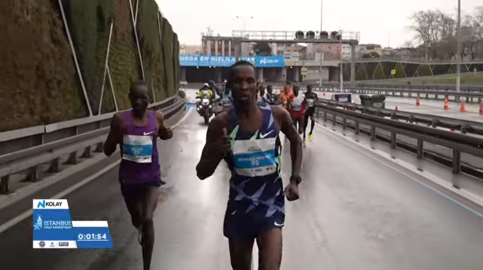 1:04:02, match fast 3 minutes of 02 seconds, woman record of half horse world is broken