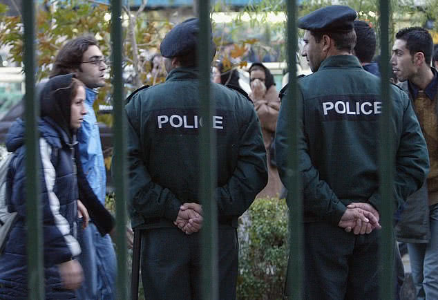 伊朗夫妇囤200斤黄金被判死刑，你认为处罚是不