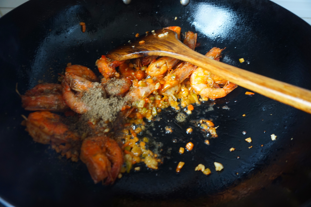 想吃椒盐虾，自己在家也能做，咬一口嘎嘣脆，经济又实惠