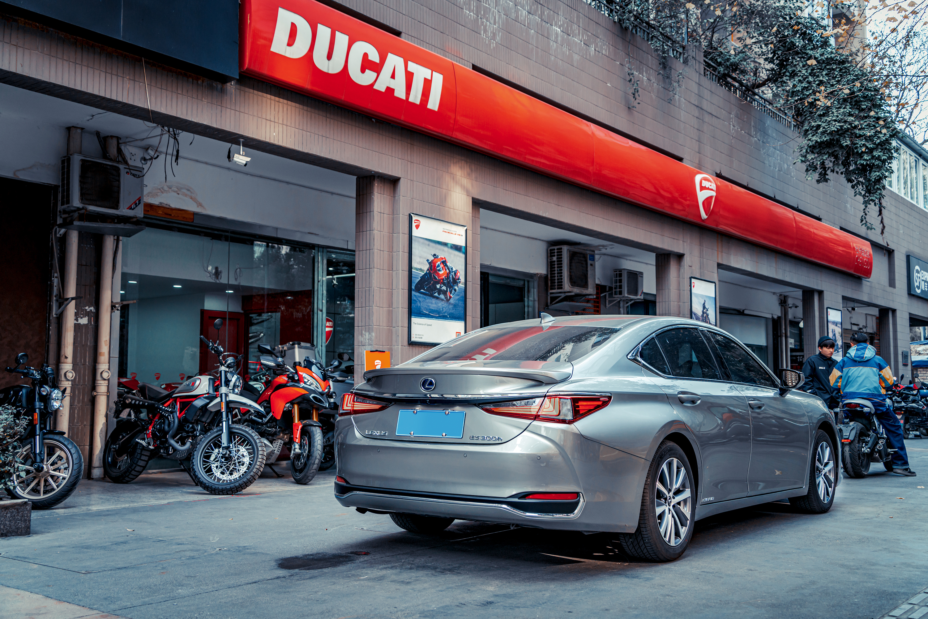 自游与惬意，雷克萨斯与咖啡骑士