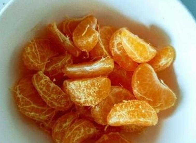 Will the baby a "little yellow man" when she eats orange fetus