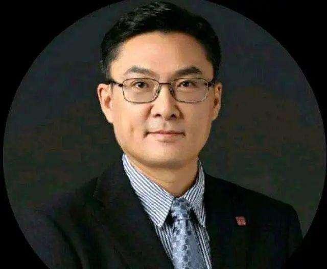 鲍毓明的收入，折合成人民币是多少？