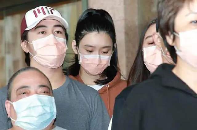 赌王讣文坚持“血统论”？儿媳奚梦瑶登不上“何家家谱”