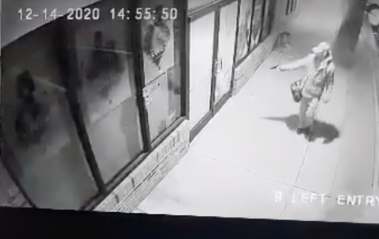 美國一男子申請參軍被拒，一氣之下在征兵中心拔槍掃射