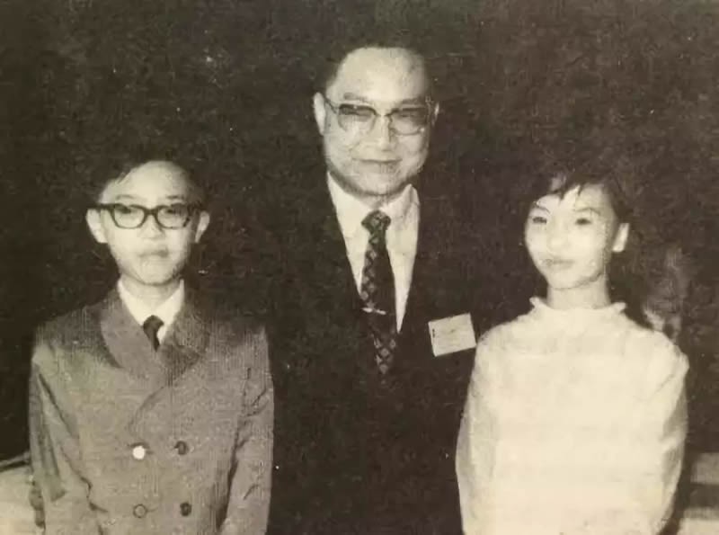 金庸一生的痛:愛上小29歲服務員,朱玫決然離婚,最聰慧長子自殺 - 資訊咖
