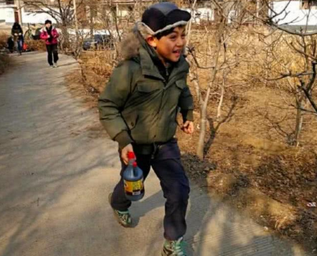 有種"土養娃"叫劉燁，明明生了2個混血兒，卻養成了"混泥土"