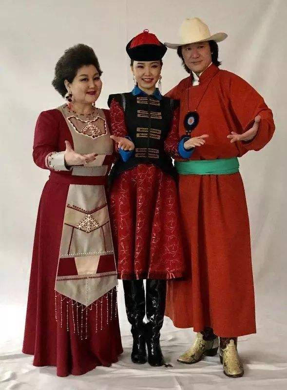 吉祥三宝过去14年：爸爸逝世，妈妈隐退，演女儿