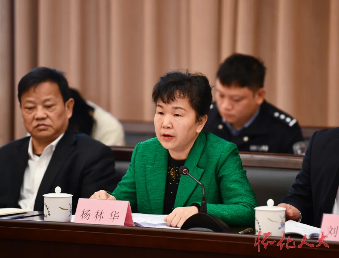 市人大代表评议建议办理工作会举行