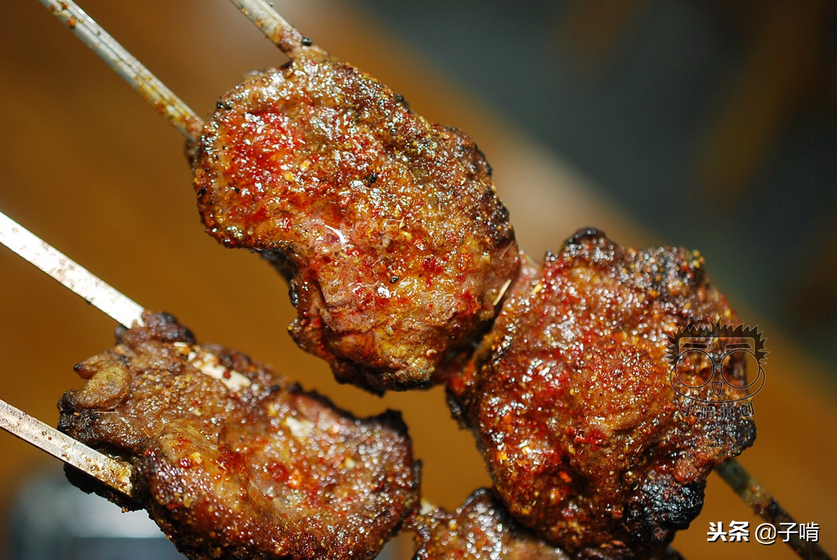 烤羊腰子(15元的烤羊腰是男人的加油站,吃一两串足够了,吃多了怕睡不