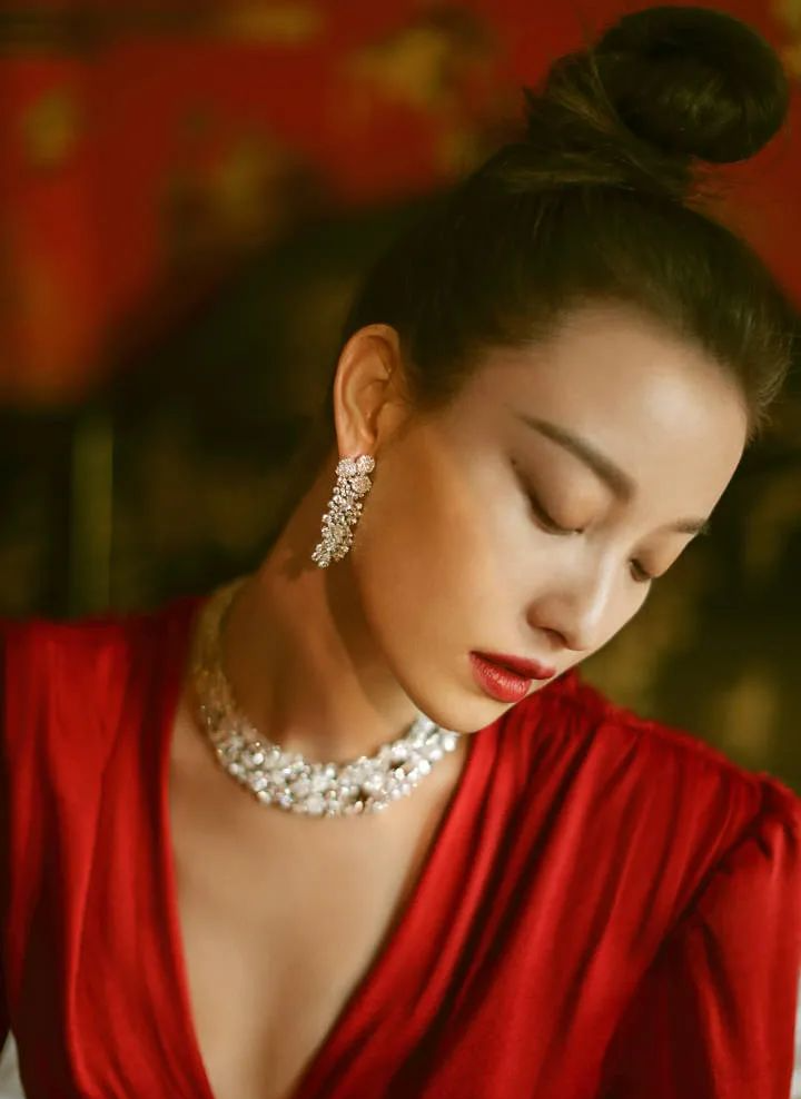 Penta提名倪妮,《流金岁月》朱锁锁换个头就翻红了,背后一扒全是黑料