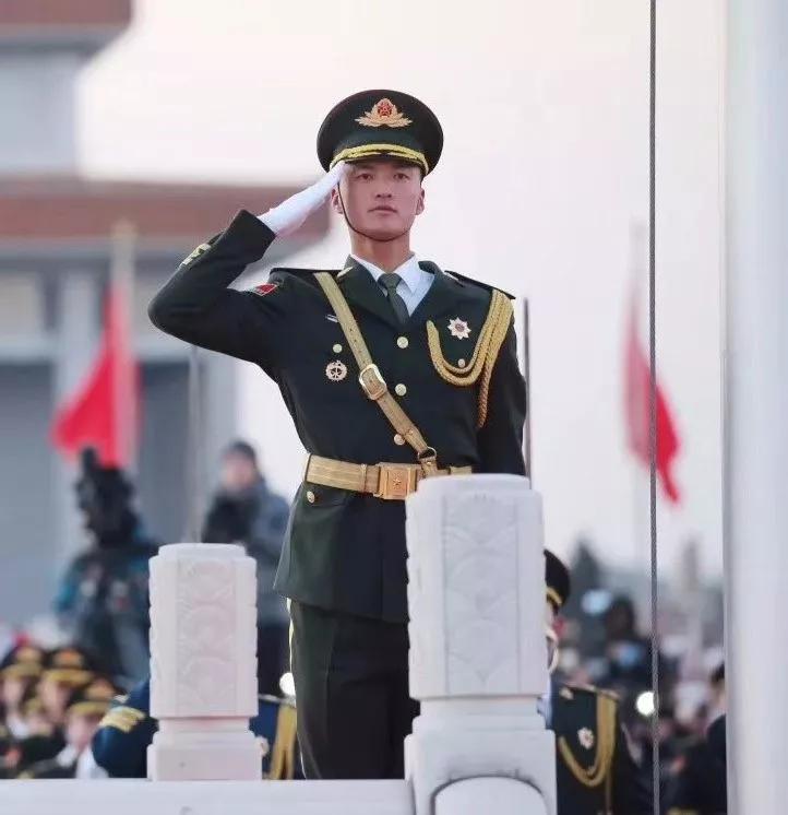 军装照VS便装照，军营女神男神天团帅炸