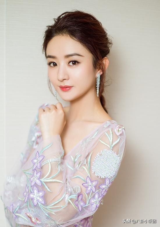 赵丽颖给张碧晨打歌，却意外暴露了自己的手机