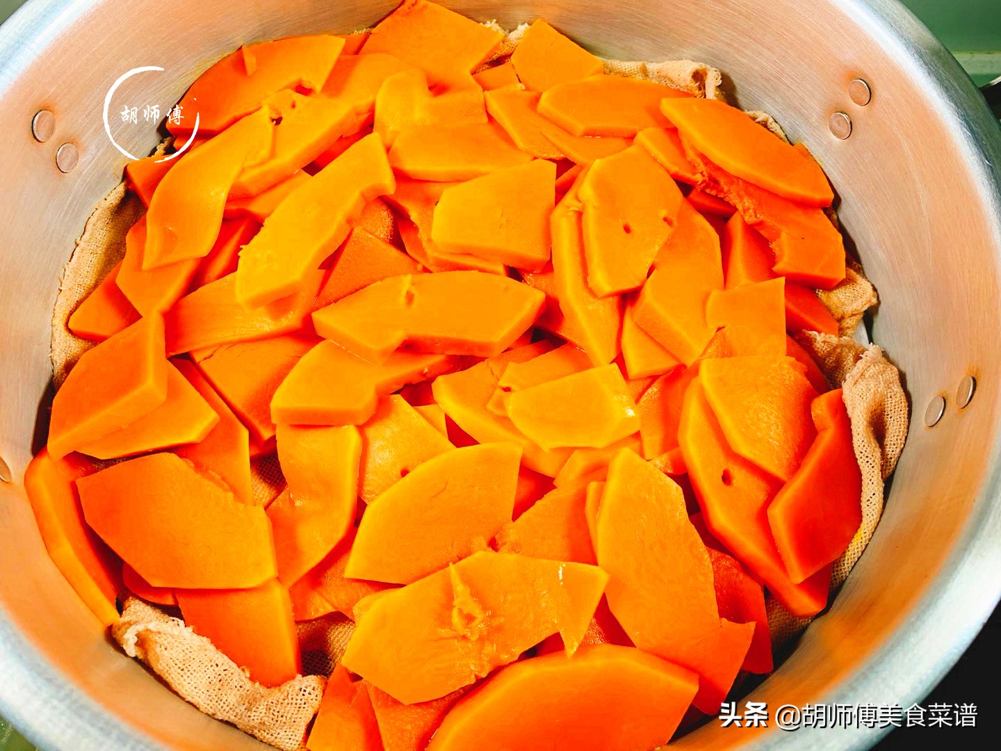 做南瓜餅時，只加糯米粉是大忌！ 大廚：牢記3點，南瓜餅更香更軟