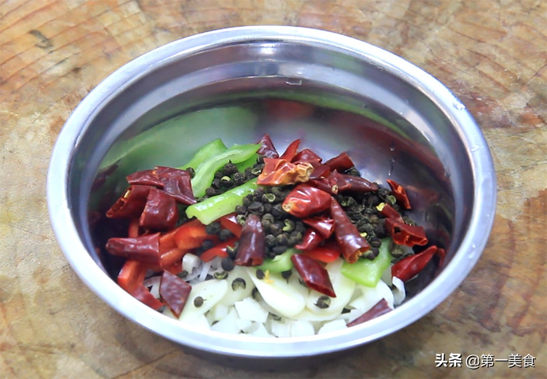 图片[3]-厨师长分享风味茄子的家常做法 只用一种调料 茄子酥脆又入味-起舞食谱网