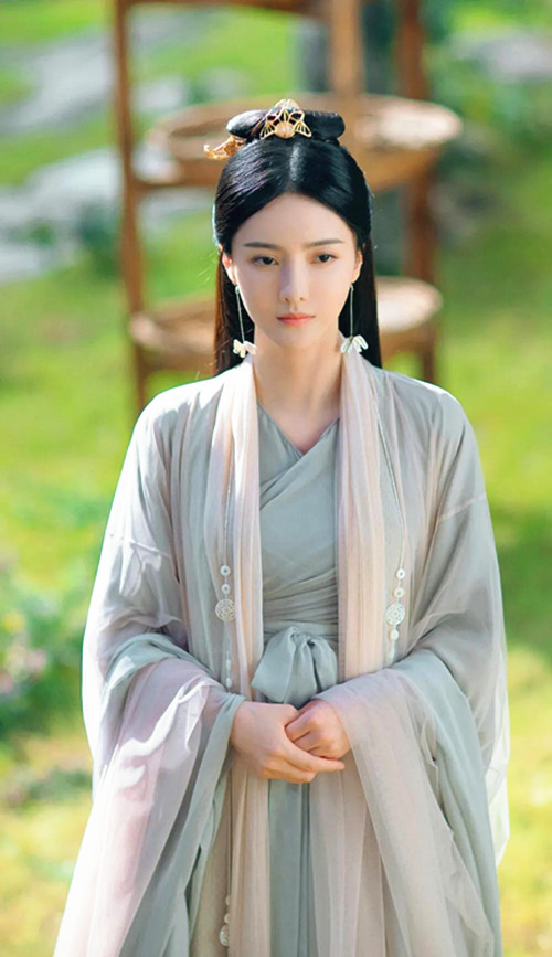 The new goddess Zhang Zhixi, easily interprets the beauty of jasper in ...