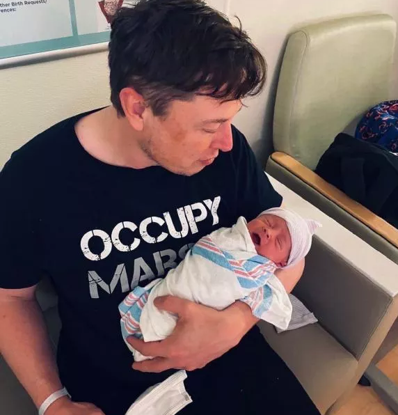 特斯拉之父马斯克的童年：父母离异，校园暴力，性格内向