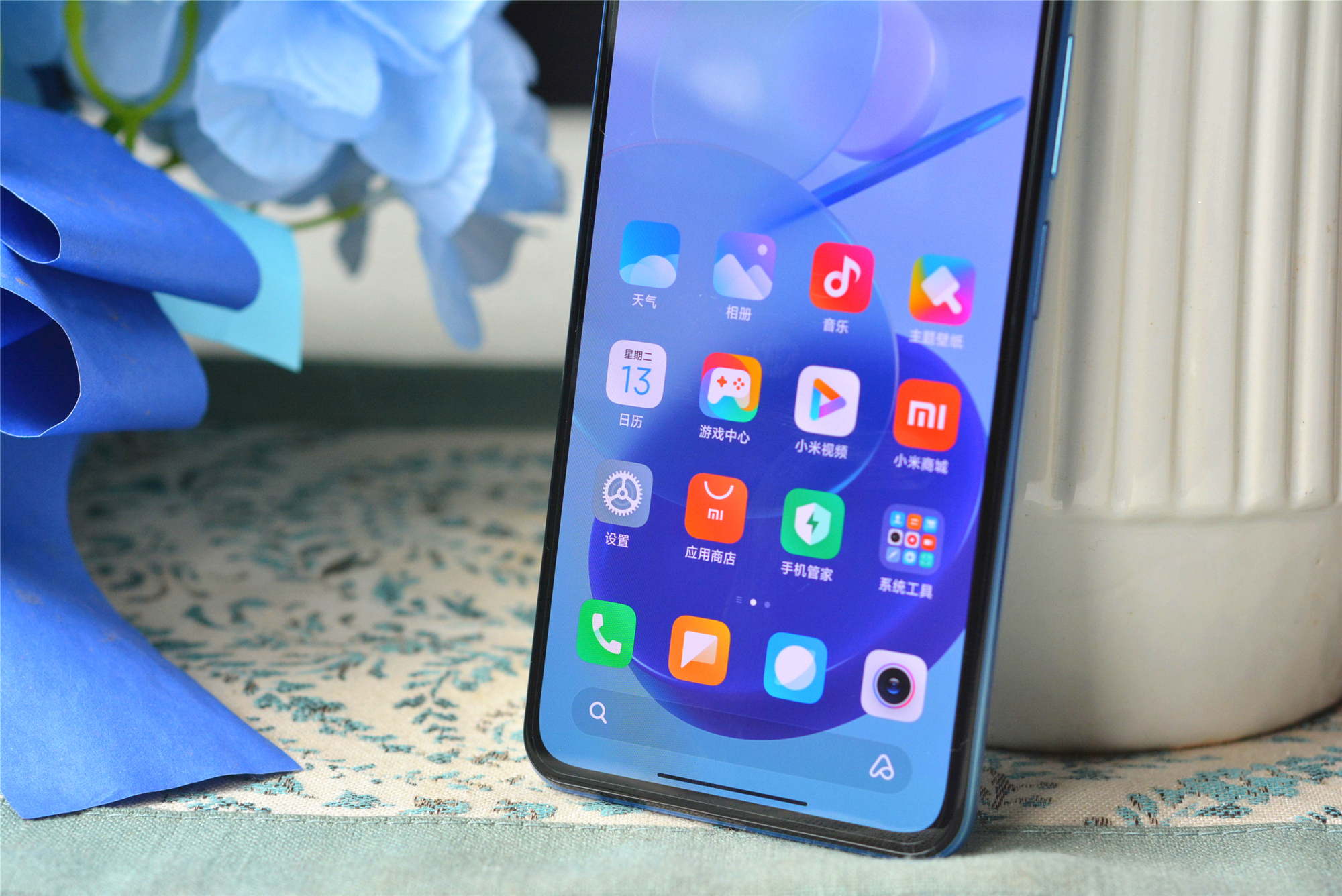 小米11青春版简评：159g轻薄机身，却有4250mAh大电池