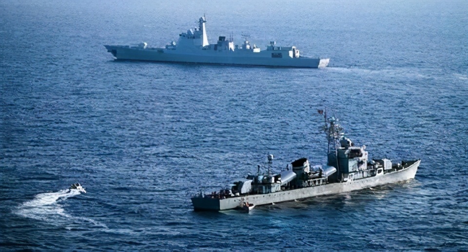 1964年美军公然挑衅我国南海，毛主席7字霸气回应，亲自点兵迎敌