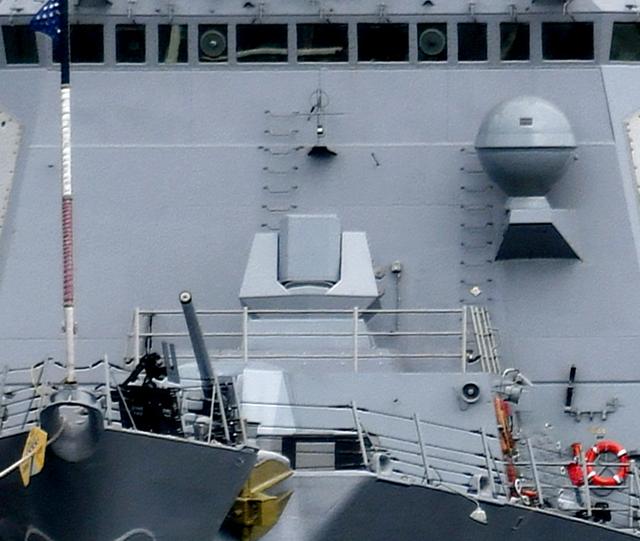 爱是一道光，美舰测试激光武器，画面科幻仿佛