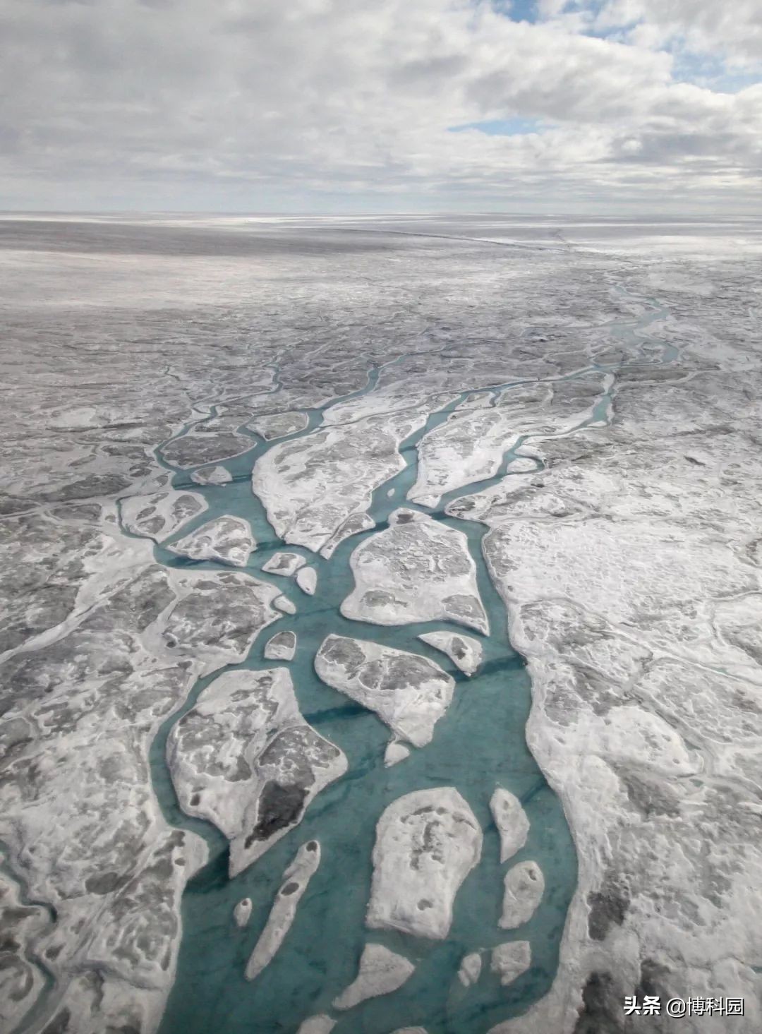 哇哦！在格陵兰岛冰盖下，发现56个湖泊