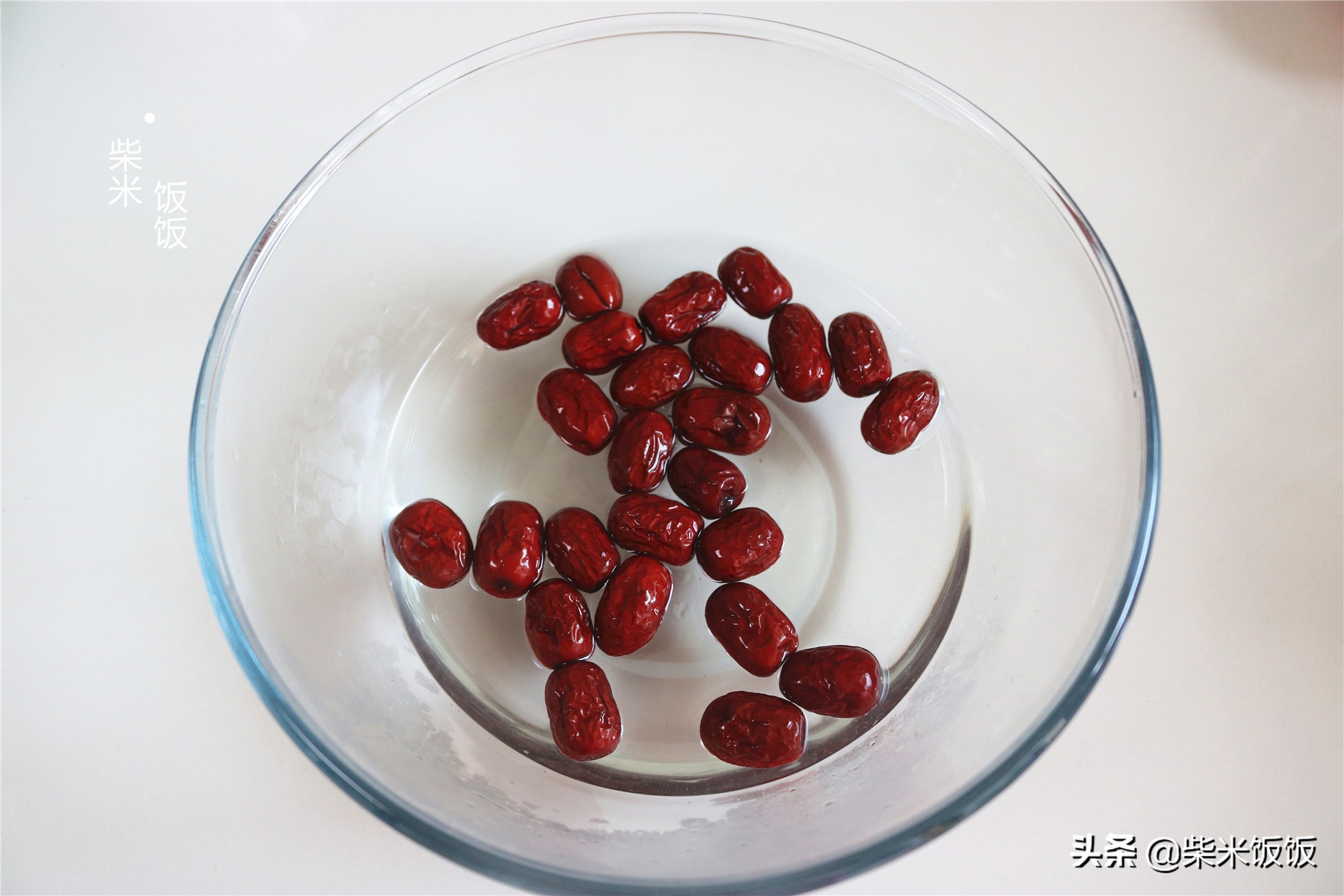 3个鸡蛋，一把红枣，做一款简单又好吃的枣糕，味道太正了