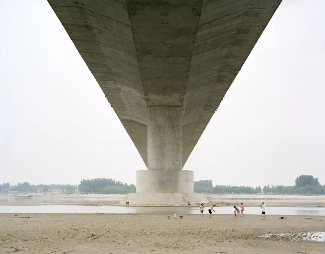 他拍下像蝼蚁一样生活的2000个中国人，没人能平静看完