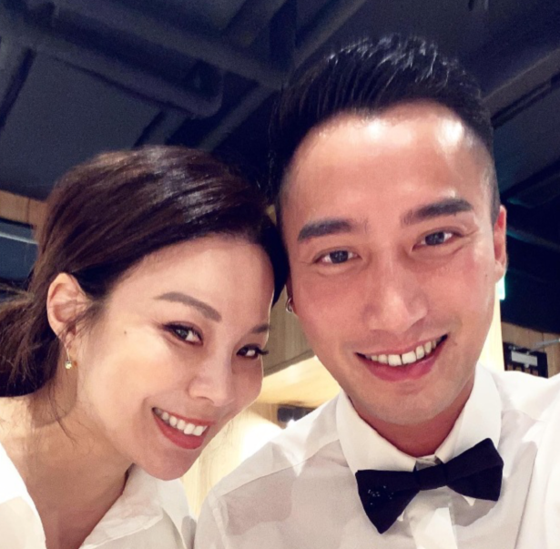 与阿娇离婚后，赖弘国晒照庆生和女友人亲密自