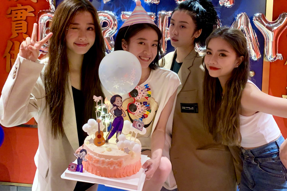 张雪迎鞠婧祎同天生日，我却关注送祝福的明星