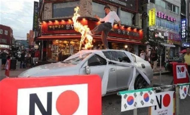“抵制日货”浪潮袭来，当街砸毁日本车，恐将“垃圾”运往中方？