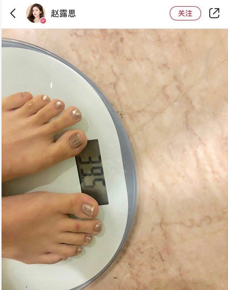 比吴谨言瘦10斤，赵露思却不显瘦，除了脸圆还有