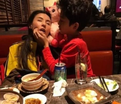 知名“大佬”揭秘张柏芝三儿子生父的秘密，当