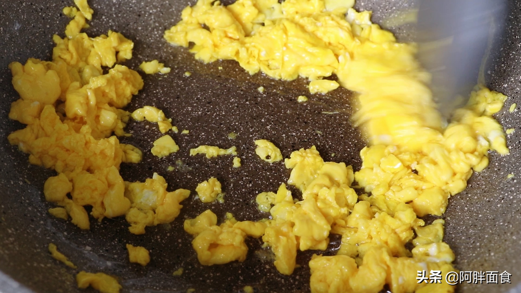 我家88歲爺爺愛這樣吃豆芽，做法簡單又營養，柔軟還好吃