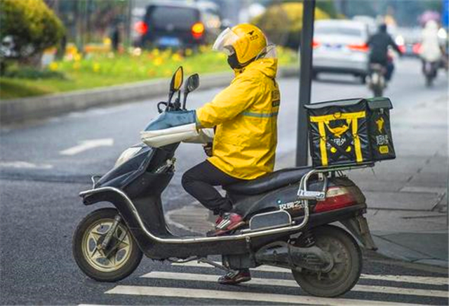 新弱势群体：遭群众抛弃、坐公交遭拒，正在被时代抛弃