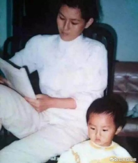 突发！黄子韬52岁爸爸因病去世，生前与黄子韬合开公司