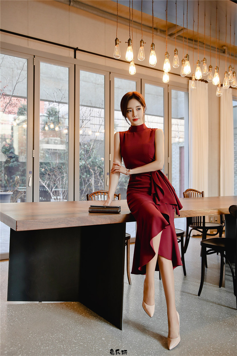 孙允珠：美酒枣红佛拉明哥曼妙无袖裙