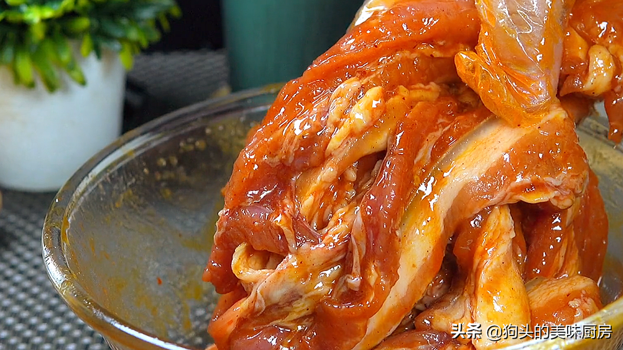 五花肉不紅燒了，教你秘製的做法，上鍋一蒸，下飯又解饞，太香了