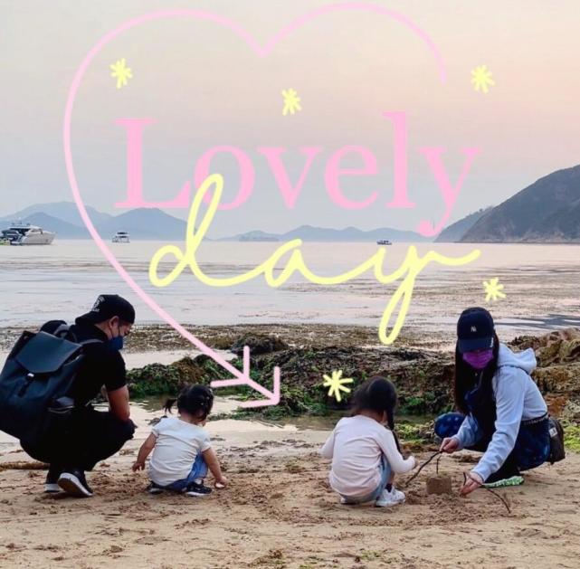 方媛帶閨蜜支持郭富城新作，變影迷舉海報宣傳，還掏錢請網友觀影