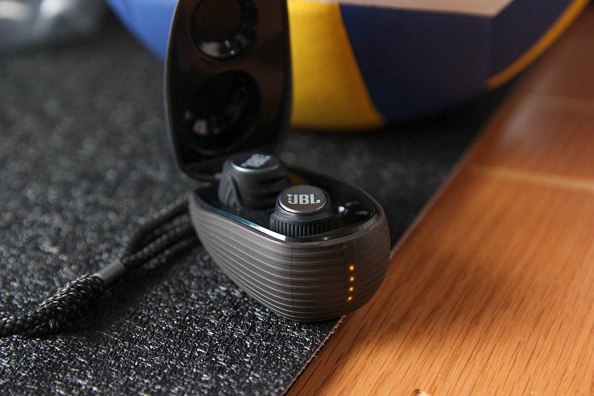 The ceiling of true wireless Bluetooth headsets, JBL X600TWS small ...