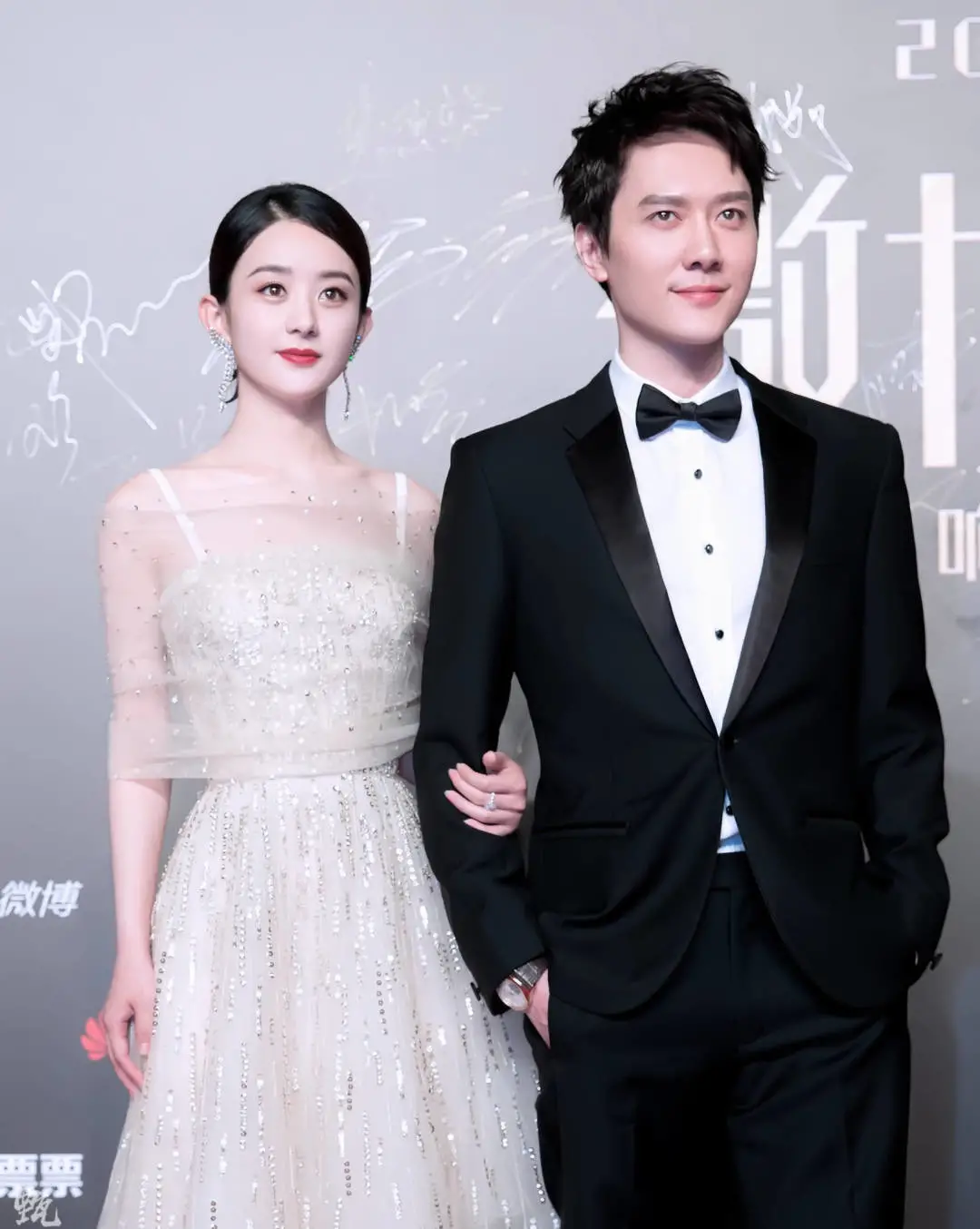 独立女性的人设立住了！赵丽颖带着儿子进组拍戏，红就是最大底气