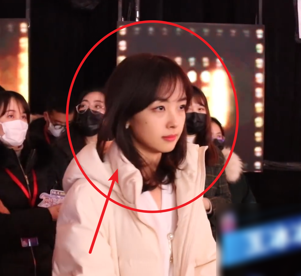 Ice of ice of Cai Xukun king is the same as casing first degrees, the station has Cp to feel very much together, this height needs 2 people I look however be stupefied