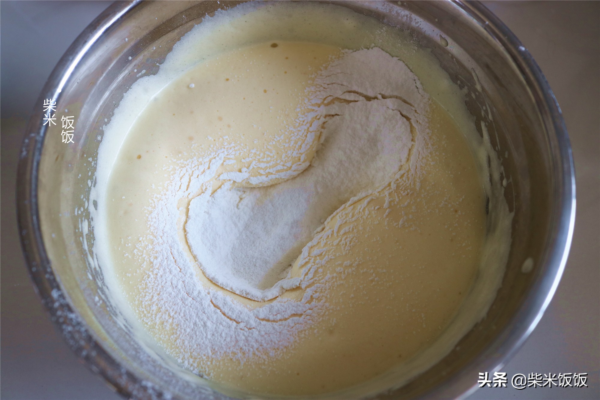 3個雞蛋，90克麵粉，攪一攪做了12個蛋糕，又香又軟太好吃