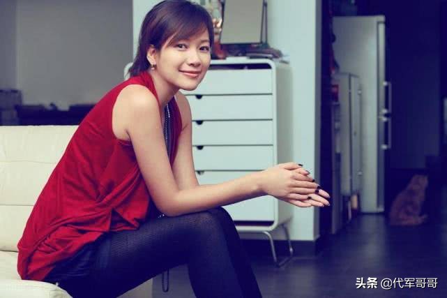文笔功夫很厉害的女星，伊能静第六，徐静蕾第二，刘若英排第几？