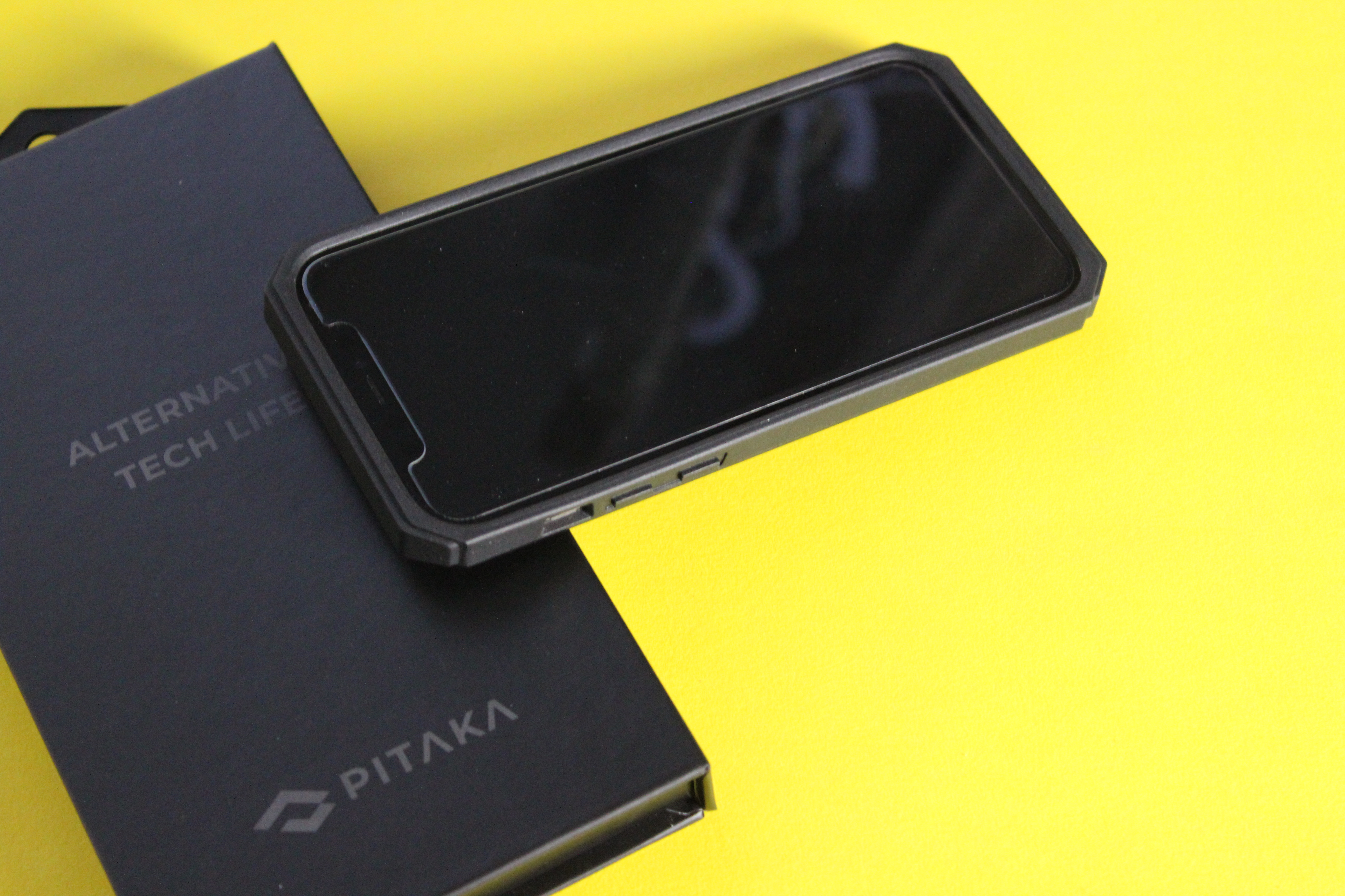 还原iPhone12的锐利，PITAKA凯夫拉手机壳使用体验