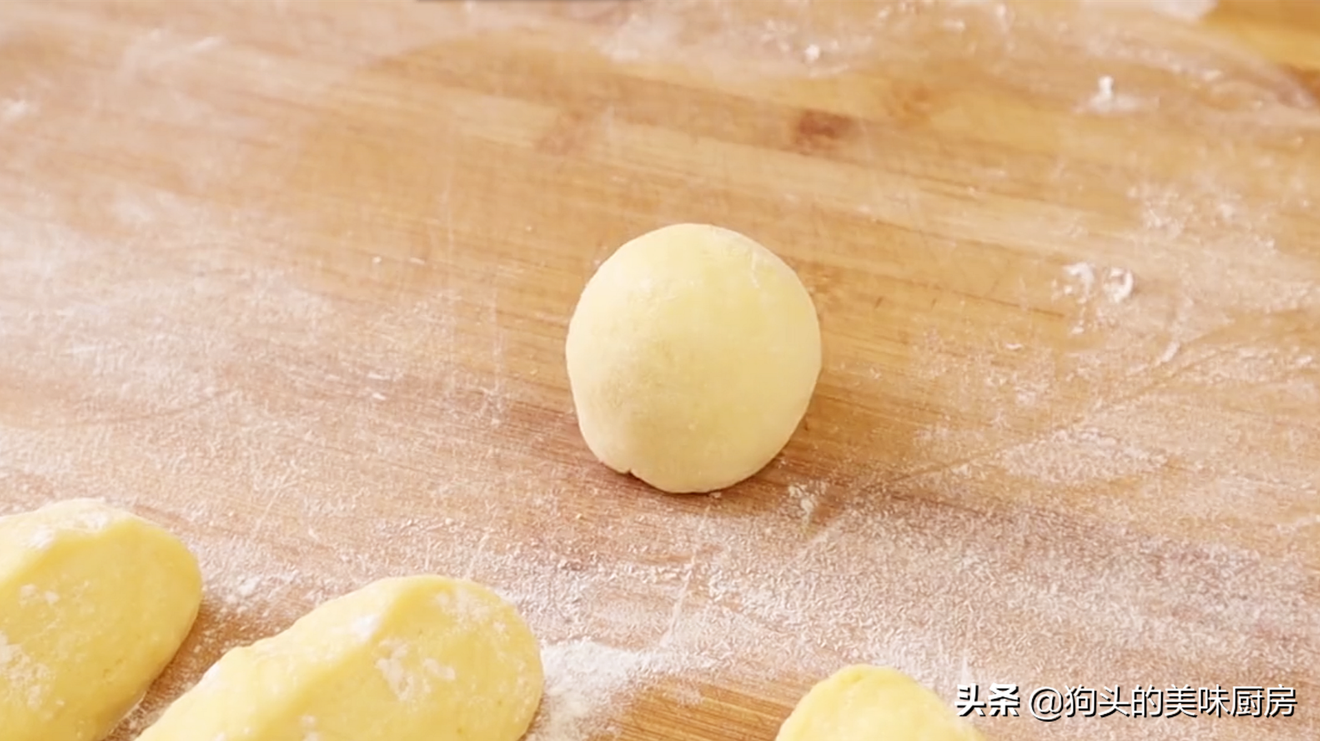 一碗麵粉，3個雞蛋，手指一戳一轉，香甜鬆軟，比買的麵包還好吃