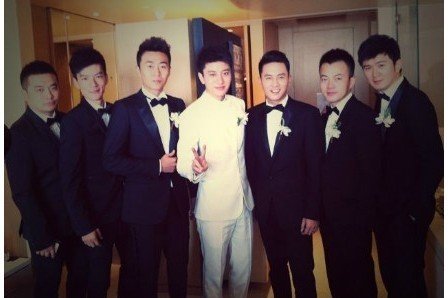 杜淳终于结婚了，回想他的7次伴郎经历，只有两