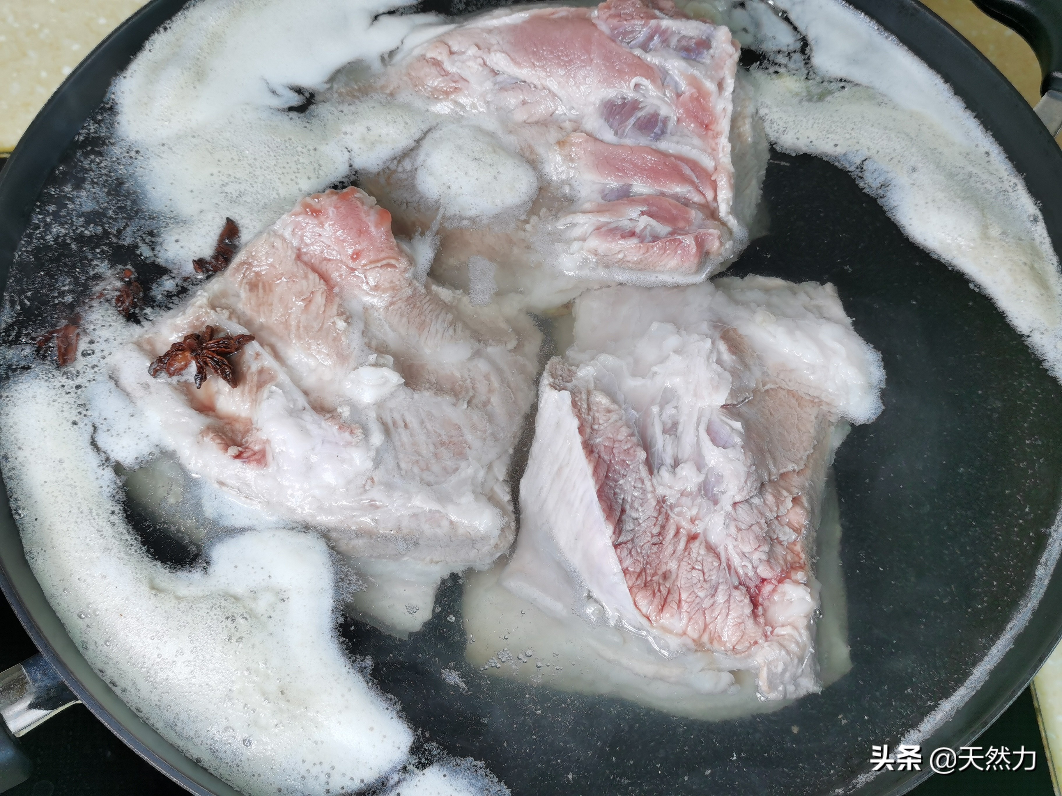 How to deep-fry the pork skin to make bubbles, the method is simple and easy to handle