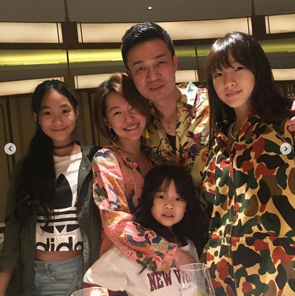 相愛相殺！ 許曦文曬S身材與媽媽比美，小S回嗆：只有下半身拽什麼